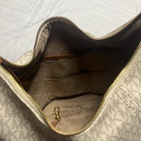 Michaell Kors signature shoulder bag- cream background with gray-ish MK’s. - Picture 5 of 16